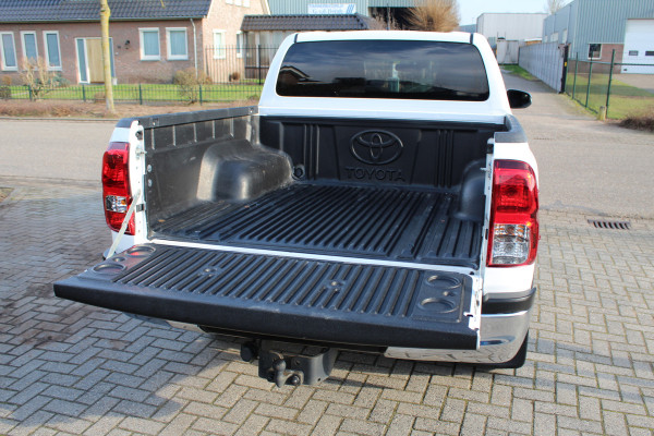 Toyota Hilux 2.4 D-4D-F 150PK E6 Aut. Double Cab Professional 4x4 incl.BPM ✓ Camera ✓ 4WD