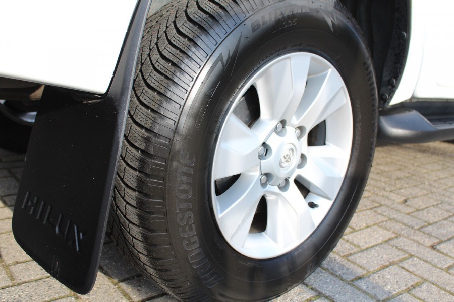 Toyota Hilux 2.4 D-4D-F 150PK E6 Aut. Double Cab Professional 4x4 incl.BPM ✓ Camera ✓ 4WD