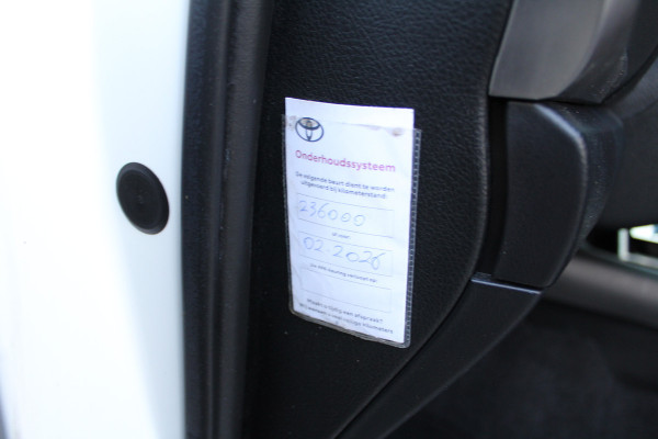 Toyota Hilux 2.4 D-4D-F 150PK E6 Aut. Double Cab Professional 4x4 incl.BPM ✓ Camera ✓ 4WD