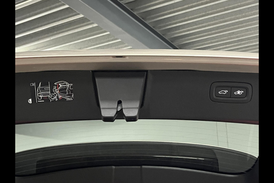 Volvo XC90 2.0 T8 Plug-in hybrid AWD Ultra Dark Luchtvering | Massage | Bowers & Wilkins | Trekhaak | Adapt. Cruise | Stoelventilatie | 22" wielen | 360 camera | Head-up