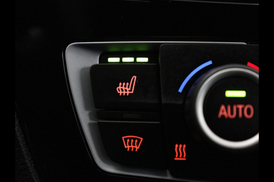 BMW 1-serie 118i M Sport | Leder | Stoelverwarming | Full LED | Sportstoelen | Harman/Kardon | Climate control | Parkeerhulp | Bluetooth | Cruise control