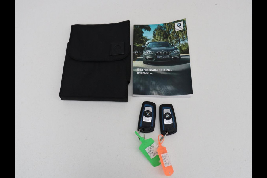 BMW 1-serie 118i M Sport | Leder | Stoelverwarming | Full LED | Sportstoelen | Harman/Kardon | Climate control | Parkeerhulp | Bluetooth | Cruise control