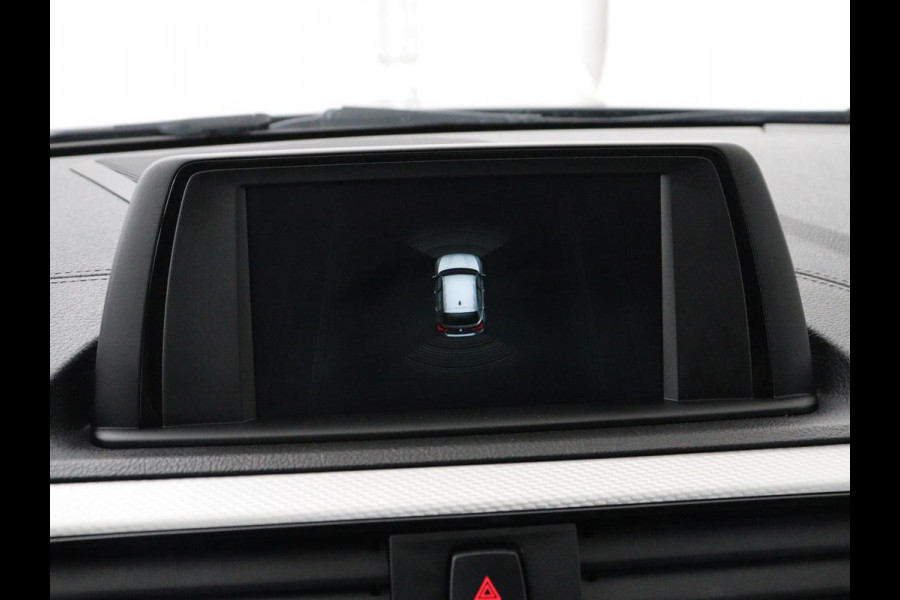 BMW 1-serie 118i M Sport | Leder | Stoelverwarming | Full LED | Sportstoelen | Harman/Kardon | Climate control | Parkeerhulp | Bluetooth | Cruise control