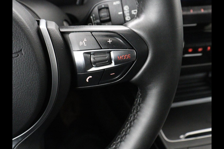 BMW 1-serie 118i M Sport | Leder | Stoelverwarming | Full LED | Sportstoelen | Harman/Kardon | Climate control | Parkeerhulp | Bluetooth | Cruise control