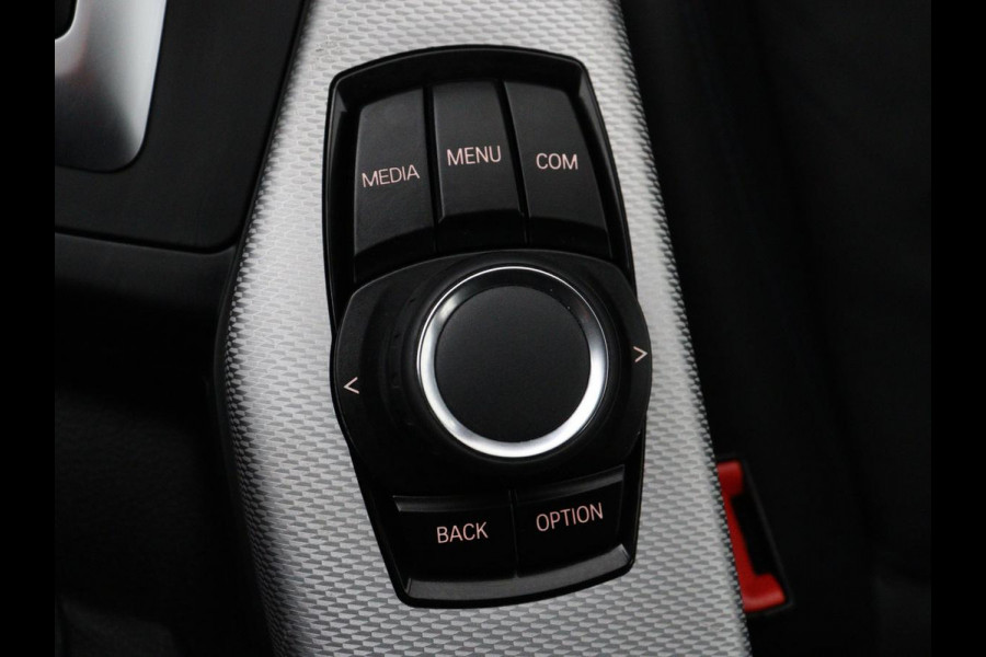 BMW 1-serie 118i M Sport | Leder | Stoelverwarming | Full LED | Sportstoelen | Harman/Kardon | Climate control | Parkeerhulp | Bluetooth | Cruise control