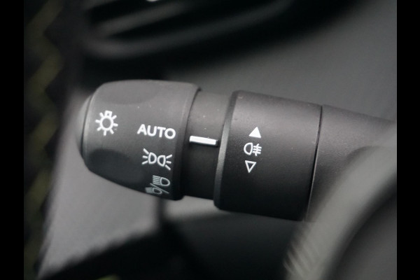 Peugeot e-2008 EV GT Avantage 54 kWh Alcantara interieur