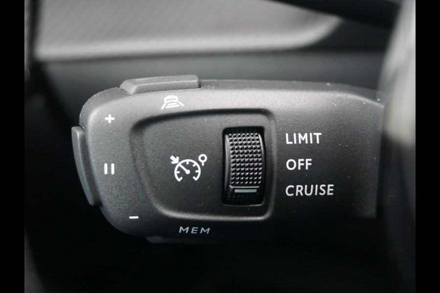 Peugeot e-2008 EV GT Avantage 54 kWh Alcantara interieur