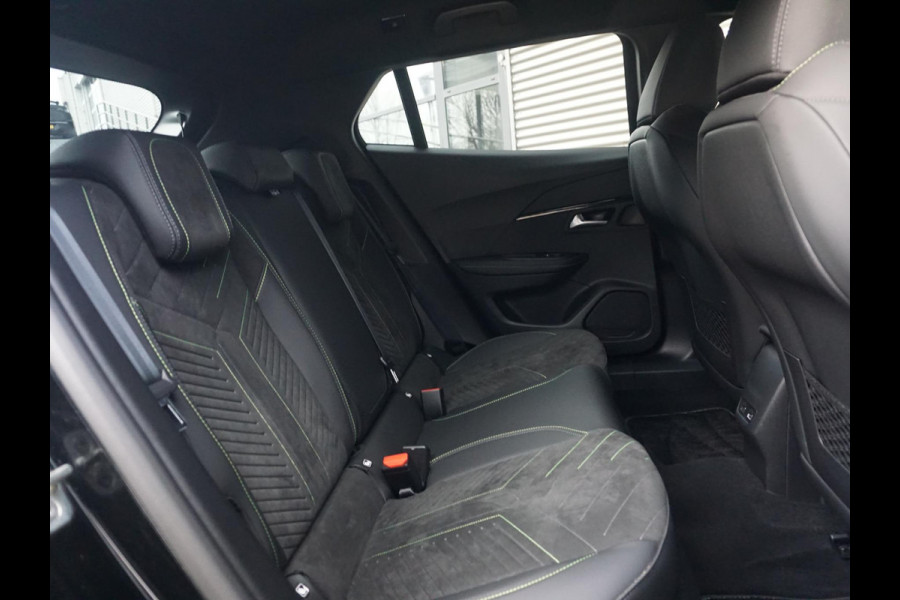 Peugeot e-2008 EV GT Avantage 54 kWh Alcantara interieur