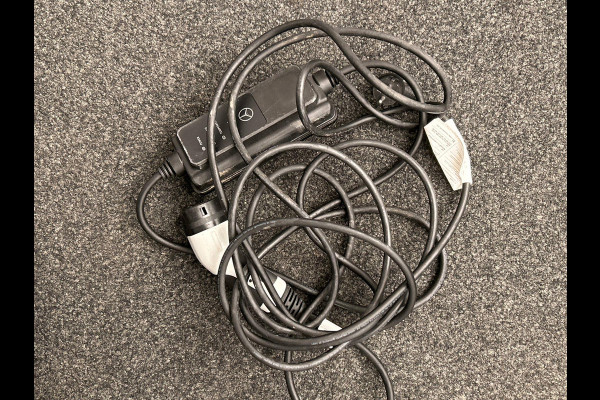 Mercedes-Benz EQC 400 4MATIC AMG 80 kWh | SOH 95 % | Origineel Nederlands | Trekhaak | Adaptieve/Cruise | Camera