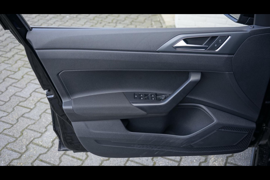 Volkswagen Polo 1.0 TSI 3x R-Line 110PK- AUTOMAAT-ACC-CAMERA-CARPLAY-DAB-GROOT NAVI-IQ LIGHT-KEYLESS-PANO-VIRTUEEL-WINTER-Etc