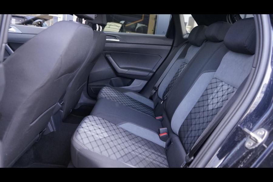Volkswagen Polo 1.0 TSI 3x R-Line 110PK- AUTOMAAT-ACC-CAMERA-CARPLAY-DAB-GROOT NAVI-IQ LIGHT-KEYLESS-PANO-VIRTUEEL-WINTER-Etc