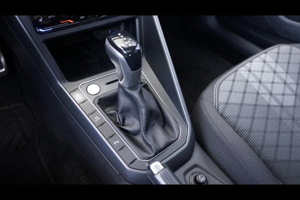 Volkswagen Polo 1.0 TSI 3x R-Line 110PK- AUTOMAAT-ACC-CAMERA-CARPLAY-DAB-GROOT NAVI-IQ LIGHT-KEYLESS-PANO-VIRTUEEL-WINTER-Etc