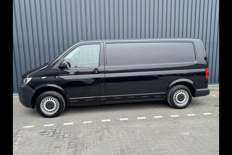Volkswagen Transporter 2.0 TDI L2H1 28 Economy Business | Trekhaak | Apple Carplay/ Android Auto | Cruise control | Parkeersensoren |