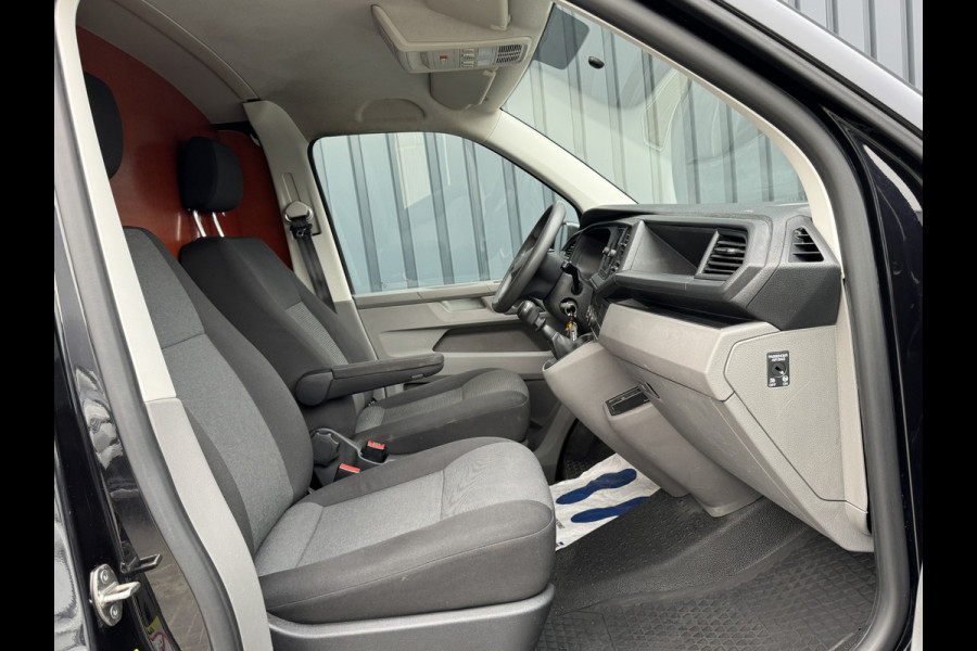 Volkswagen Transporter 2.0 TDI L2H1 28 Economy Business | Trekhaak | Apple Carplay/ Android Auto | Cruise control | Parkeersensoren |