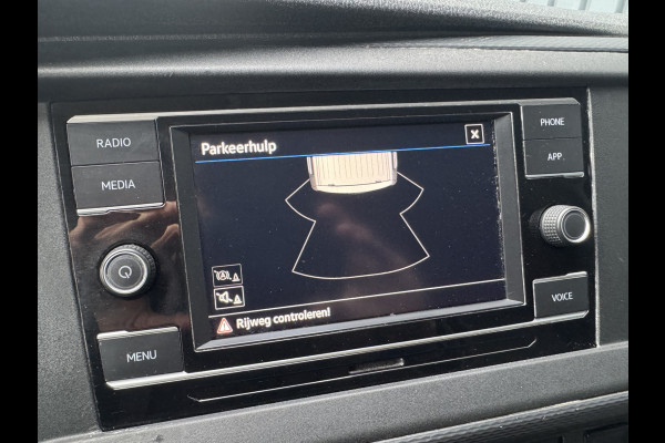 Volkswagen Transporter 2.0 TDI L2H1 28 Economy Business | Trekhaak | Apple Carplay/ Android Auto | Cruise control | Parkeersensoren |