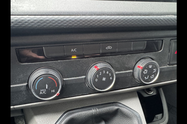 Volkswagen Transporter 2.0 TDI L2H1 28 Economy Business | Trekhaak | Apple Carplay/ Android Auto | Cruise control | Parkeersensoren |