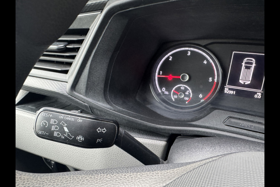 Volkswagen Transporter 2.0 TDI L2H1 28 Economy Business | Trekhaak | Apple Carplay/ Android Auto | Cruise control | Parkeersensoren |