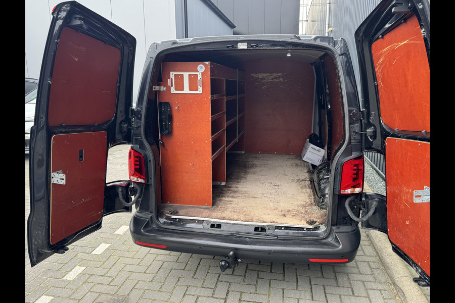 Volkswagen Transporter 2.0 TDI L2H1 28 Economy Business | Trekhaak | Apple Carplay/ Android Auto | Cruise control | Parkeersensoren |