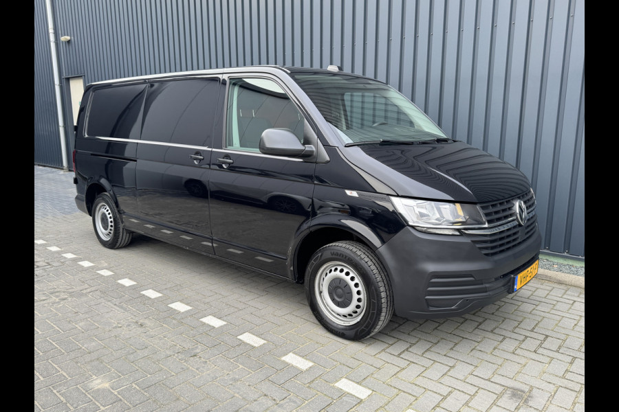 Volkswagen Transporter 2.0 TDI L2H1 28 Economy Business | Trekhaak | Apple Carplay/ Android Auto | Cruise control | Parkeersensoren |