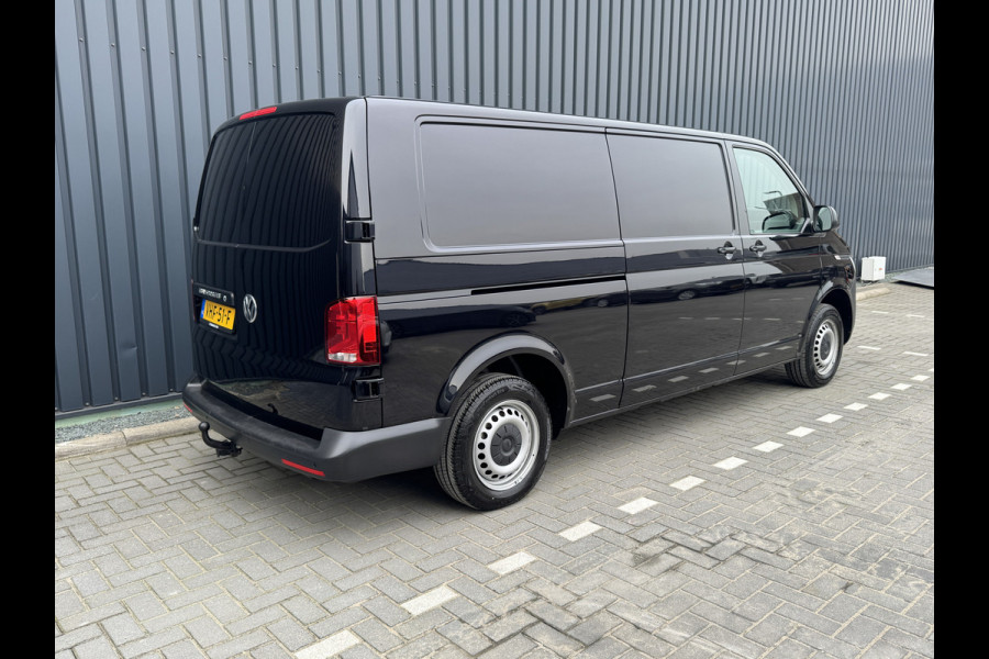 Volkswagen Transporter 2.0 TDI L2H1 28 Economy Business | Trekhaak | Apple Carplay/ Android Auto | Cruise control | Parkeersensoren |
