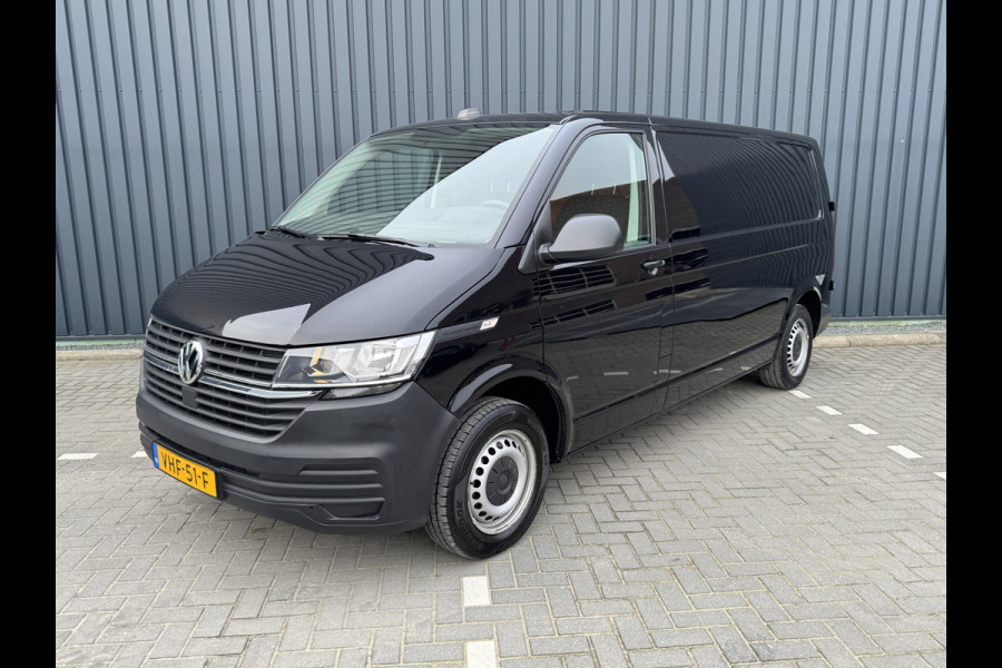 Volkswagen Transporter 2.0 TDI L2H1 28 Economy Business | Trekhaak | Apple Carplay/ Android Auto | Cruise control | Parkeersensoren |