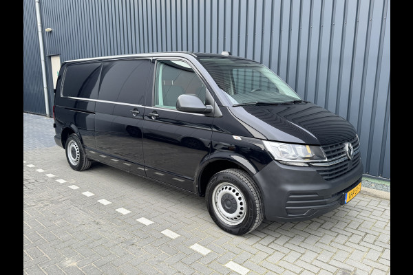 Volkswagen Transporter 2.0 TDI L2H1 28 Economy Business | Trekhaak | Apple Carplay/ Android Auto | Cruise control | Parkeersensoren |