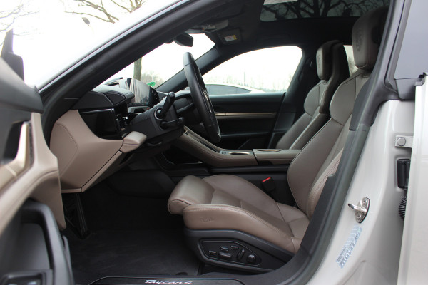 Porsche Taycan Cross Turismo 4 93 kWh / NL Auto! / NIEUWSTAAT! / Panoramadak / 360Camera / Passenger Display / Achterasbesturing / Matrix LED / 21'' / Adaptieve Stoelen / Luchtvering / Stoelventilatie / Dodehoek / Stuurverwarming