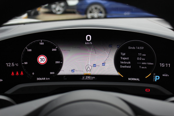 Porsche Taycan Cross Turismo 4 93 kWh / NL Auto! / NIEUWSTAAT! / Panoramadak / 360Camera / Passenger Display / Achterasbesturing / Matrix LED / 21'' / Adaptieve Stoelen / Luchtvering / Stoelventilatie / Dodehoek / Stuurverwarming