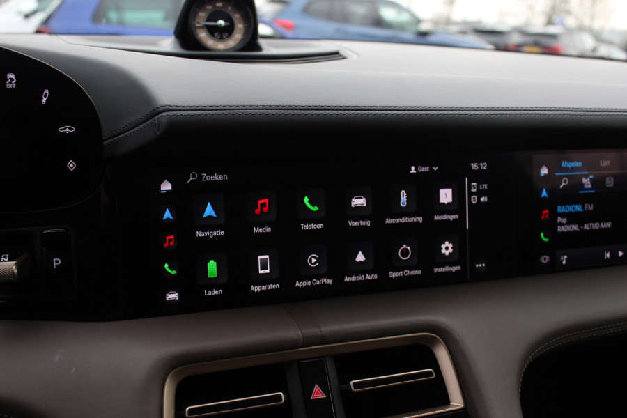 Porsche Taycan Cross Turismo 4 93 kWh / NL Auto! / NIEUWSTAAT! / Panoramadak / 360Camera / Passenger Display / Achterasbesturing / Matrix LED / 21'' / Adaptieve Stoelen / Luchtvering / Stoelventilatie / Dodehoek / Stuurverwarming