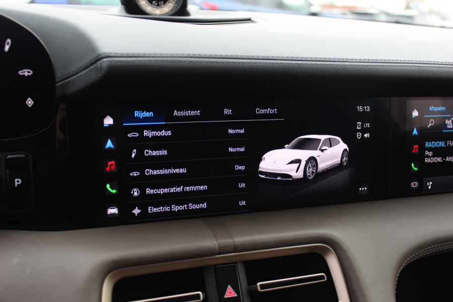 Porsche Taycan Cross Turismo 4 93 kWh / NL Auto! / NIEUWSTAAT! / Panoramadak / 360Camera / Passenger Display / Achterasbesturing / Matrix LED / 21'' / Adaptieve Stoelen / Luchtvering / Stoelventilatie / Dodehoek / Stuurverwarming