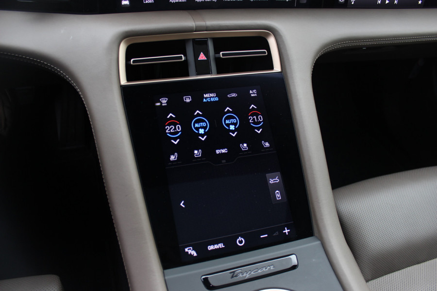 Porsche Taycan Cross Turismo 4 93 kWh / NL Auto! / NIEUWSTAAT! / Panoramadak / 360Camera / Passenger Display / Achterasbesturing / Matrix LED / 21'' / Adaptieve Stoelen / Luchtvering / Stoelventilatie / Dodehoek / Stuurverwarming