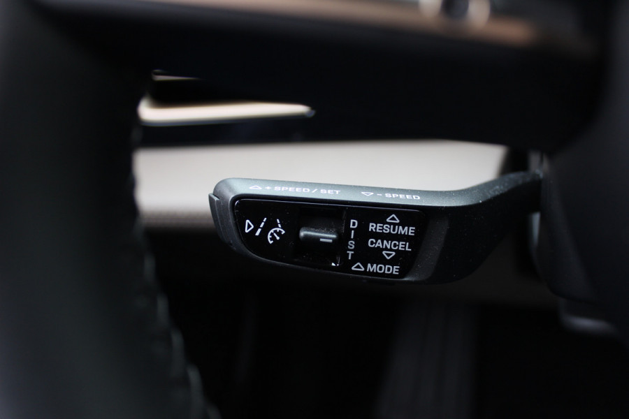 Porsche Taycan Cross Turismo 4 93 kWh / NL Auto! / NIEUWSTAAT! / Panoramadak / 360Camera / Passenger Display / Achterasbesturing / Matrix LED / 21'' / Adaptieve Stoelen / Luchtvering / Stoelventilatie / Dodehoek / Stuurverwarming