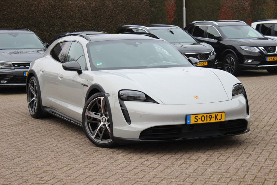 Porsche Taycan Cross Turismo 4 93 kWh / NL Auto! / NIEUWSTAAT! / Panoramadak / 360Camera / Passenger Display / Achterasbesturing / Matrix LED / 21'' / Adaptieve Stoelen / Luchtvering / Stoelventilatie / Dodehoek / Stuurverwarming