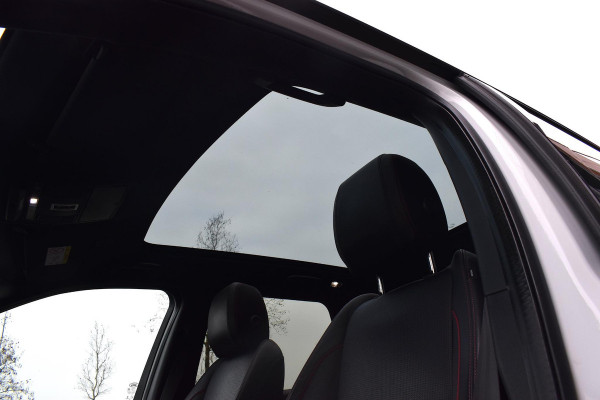 Land Rover Discovery Sport P300e 1.5 R-Dynamic SE | Trekhaak | Pano | Stoelverwarming