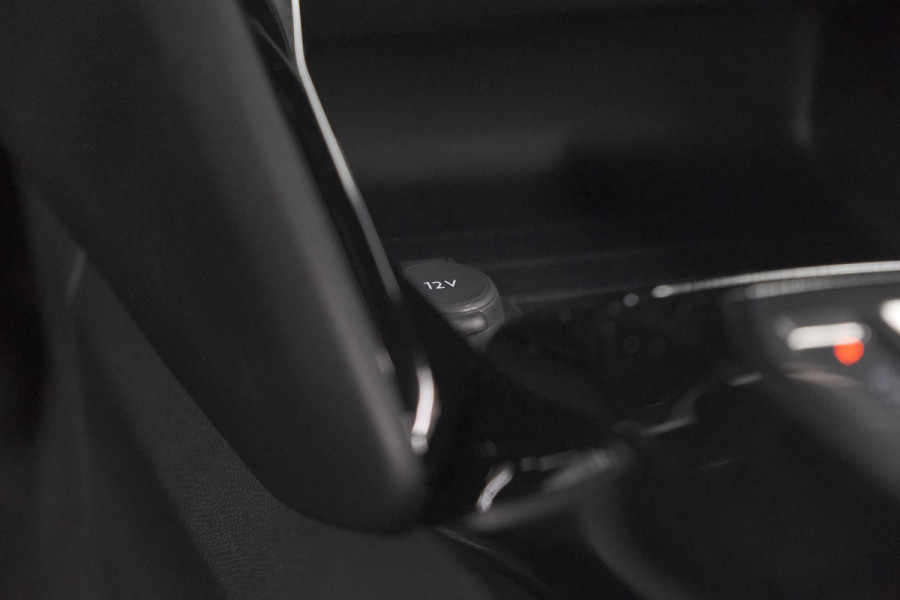 Peugeot 2008 Hybrid 136 e-DCS6 Allure | 360 Camera | Adaptieve Cruise Control | Dodehoekdetectie | Apple Carplay