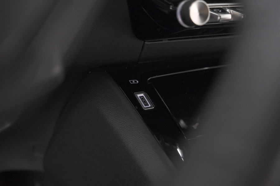 Peugeot 2008 Hybrid 136 e-DCS6 Allure | 360 Camera | Adaptieve Cruise Control | Dodehoekdetectie | Apple Carplay