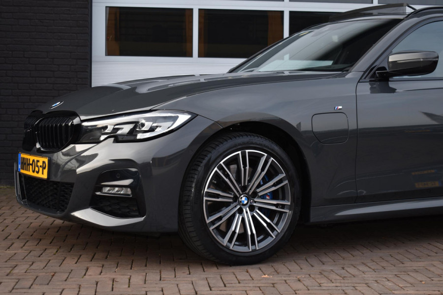 BMW 3 Serie Touring 330e Plugin Hybrid 292PK Aut. M-Sport | Panodak | Dravitgrau Individual | Trekhaak | Leder | Incl. garantie