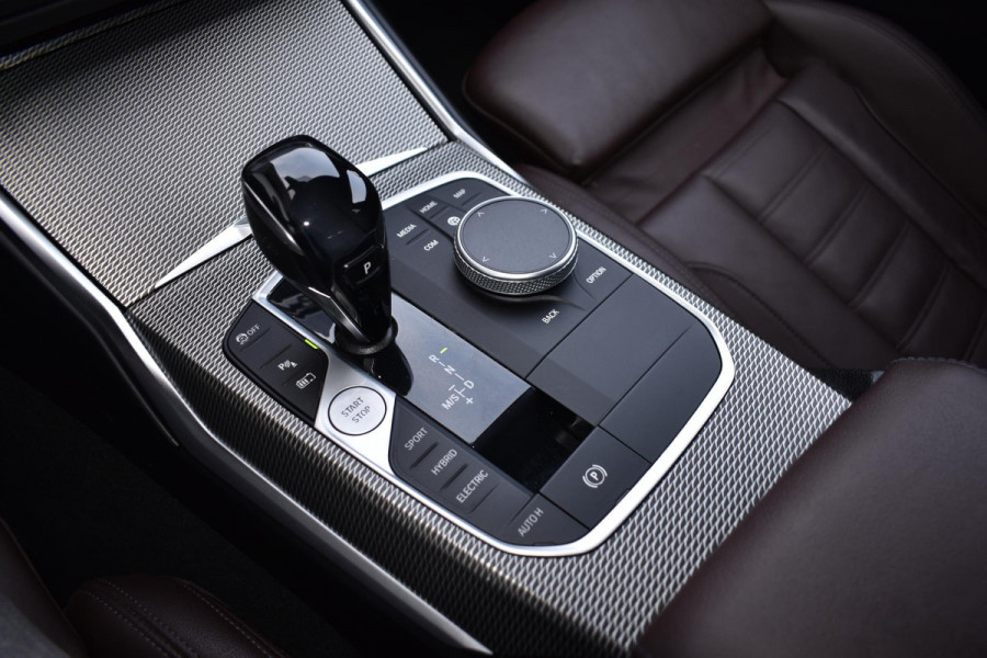 BMW 3 Serie Touring 330e Plugin Hybrid 292PK Aut. M-Sport | Panodak | Dravitgrau Individual | Trekhaak | Leder | Incl. garantie