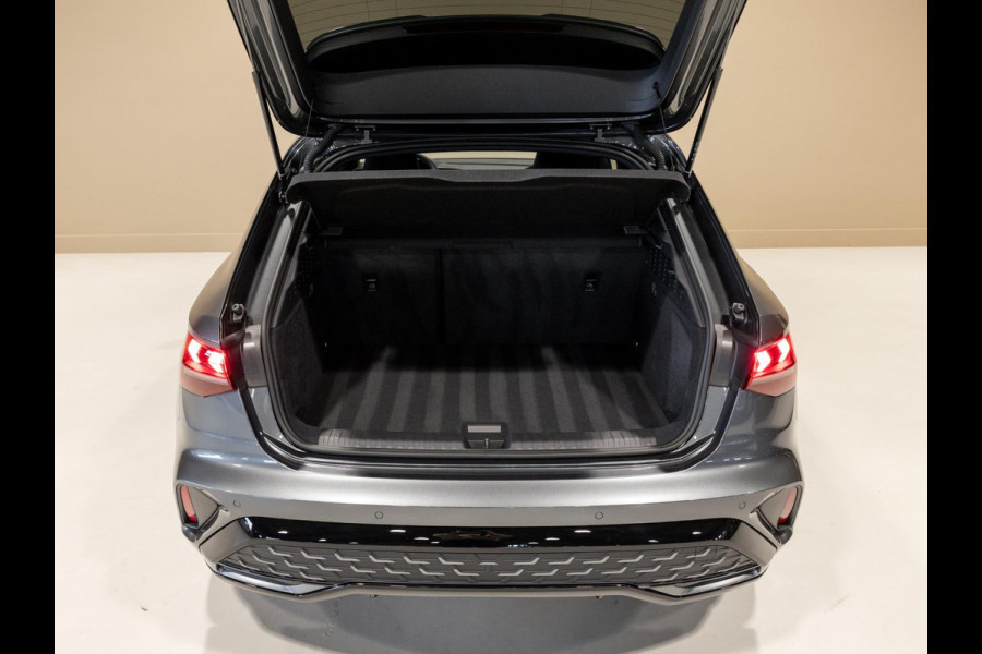 Audi A3 Sportback 35 TFSI S edition / 150pk / Panorama dak / Sonos / Achteruitrij camera /