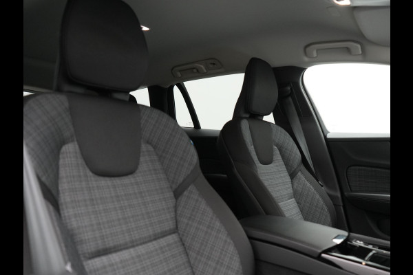 Volvo V60 T6 AWD Core Bright LONG RANGE Plug In Hybrid 350pk Dealer O.H. PHEV | Adaptive Cruise | 360 Camera | Voorstoelen & Stuur Verwarmd | Apple Carplay | Keyless | Navigatie | Virtual | DAB |