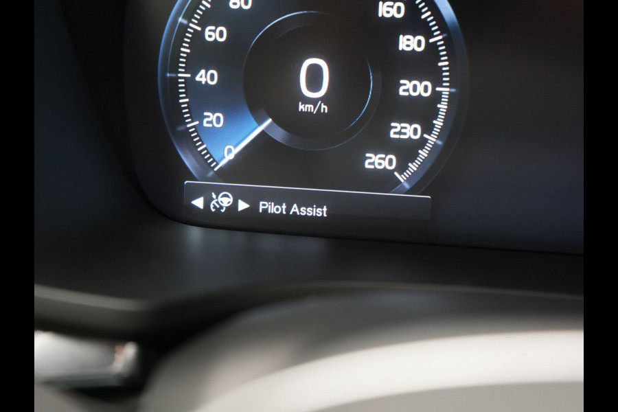 Volvo V60 T6 AWD Core Bright LONG RANGE Plug In Hybrid 350pk Dealer O.H. PHEV | Adaptive Cruise | 360 Camera | Voorstoelen & Stuur Verwarmd | Apple Carplay | Keyless | Navigatie | Virtual | DAB |