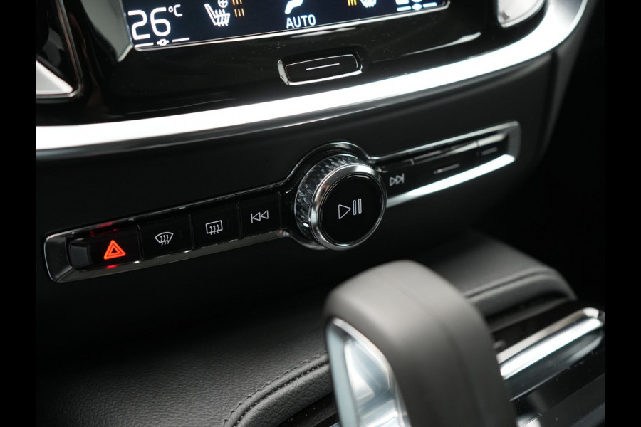 Volvo V60 T6 AWD Core Bright LONG RANGE Plug In Hybrid 350pk Dealer O.H. PHEV | Adaptive Cruise | 360 Camera | Voorstoelen & Stuur Verwarmd | Apple Carplay | Keyless | Navigatie | Virtual | DAB |