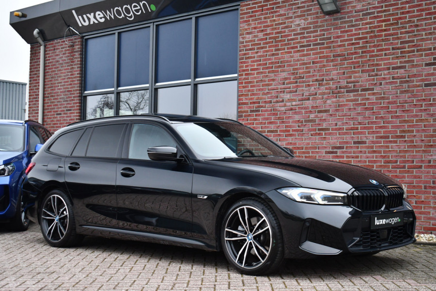 BMW 3 Serie Touring 330e M-Sport Pano ACC Trekh H/K HUD 19inch Stuurverw