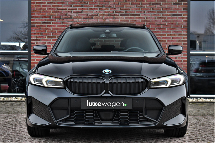 BMW 3 Serie Touring 330e M-Sport Pano ACC Trekh H/K HUD 19inch Stuurverw