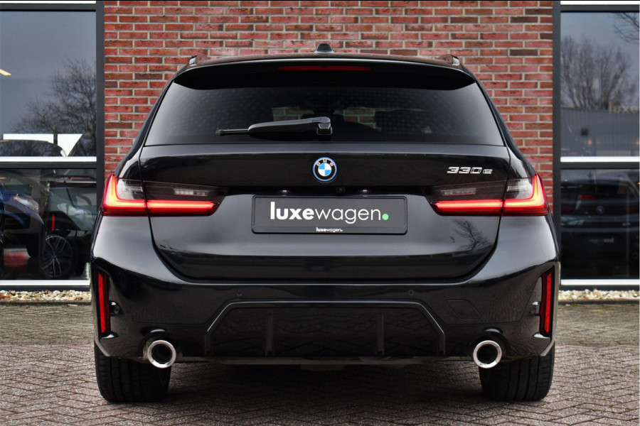 BMW 3 Serie Touring 330e M-Sport Pano ACC Trekh H/K HUD 19inch Stuurverw