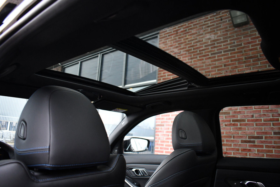 BMW 3 Serie Touring 330e M-Sport Pano ACC Trekh H/K HUD 19inch Stuurverw