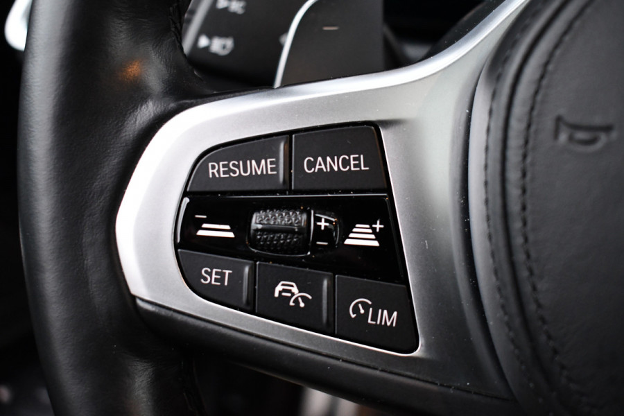 BMW 3 Serie Touring 330e M-Sport Pano ACC Trekh H/K HUD 19inch Stuurverw