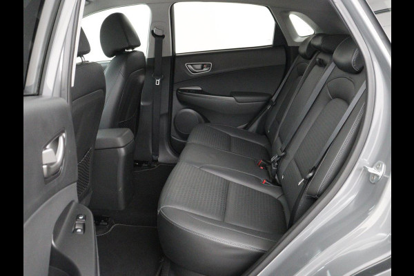 Hyundai Kona EV Premium 64 kWh | SOH 100% | 3 Fase | Stoelventilatie | Head-Up | Leder | Adaptive cruise | Carplay | Stoelverwarming | Navigatie | Keyless | Climate control
