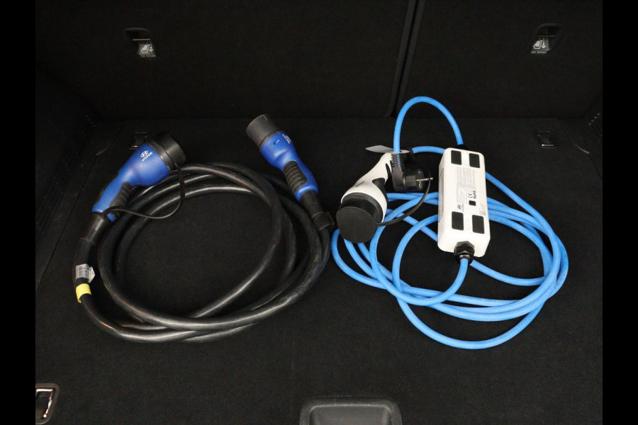 Hyundai Kona EV Premium 64 kWh | SOH 100% | 3 Fase | Stoelventilatie | Head-Up | Leder | Adaptive cruise | Carplay | Stoelverwarming | Navigatie | Keyless | Climate control