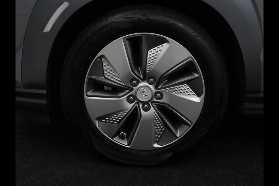 Hyundai Kona EV Premium 64 kWh | SOH 100% | 3 Fase | Stoelventilatie | Head-Up | Leder | Adaptive cruise | Carplay | Stoelverwarming | Navigatie | Keyless | Climate control